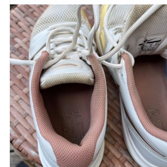 Nike Women Air Zoom Prestige Sneakers - Picture 15 of 16